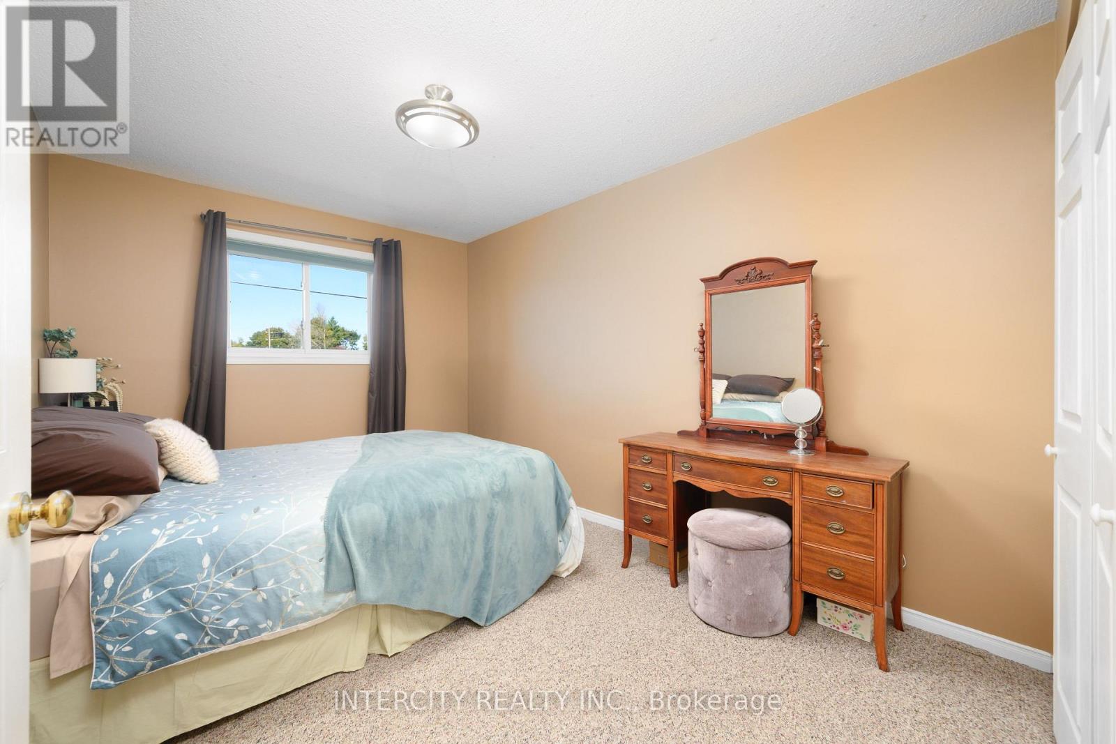 48 Champlain Boulevard, Kawartha Lakes (Lindsay), Ontario  K9V 0J1 - Photo 22 - X12447873