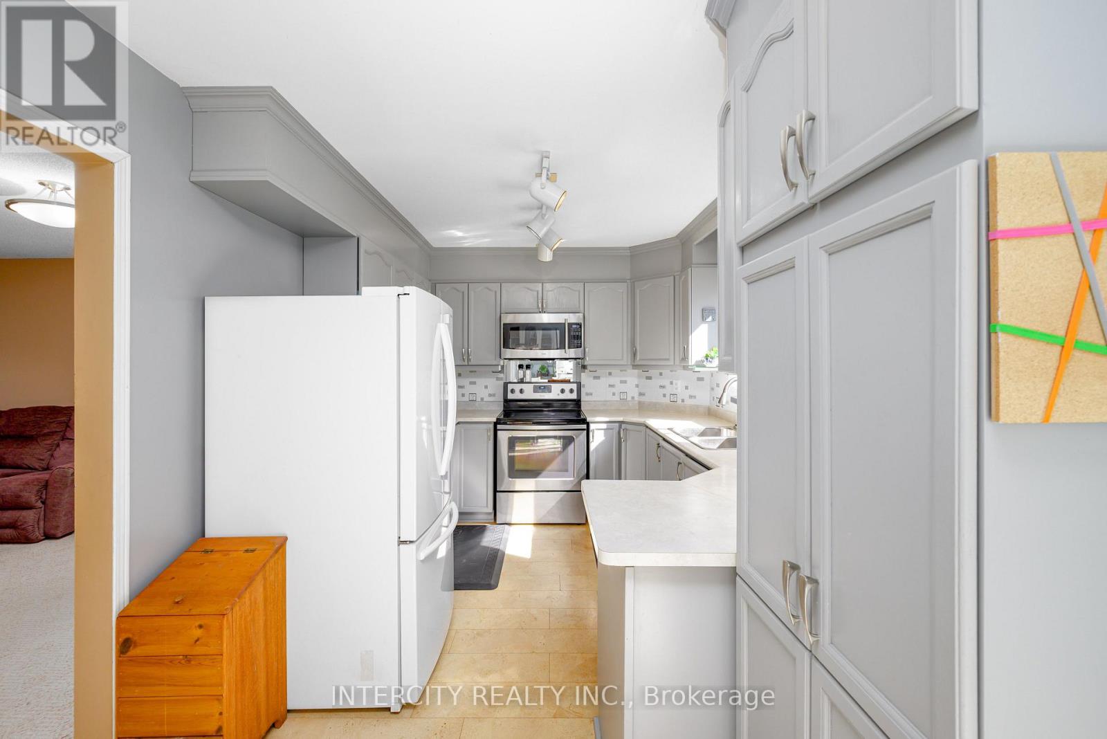 48 Champlain Boulevard, Kawartha Lakes (Lindsay), Ontario  K9V 0J1 - Photo 32 - X12447873