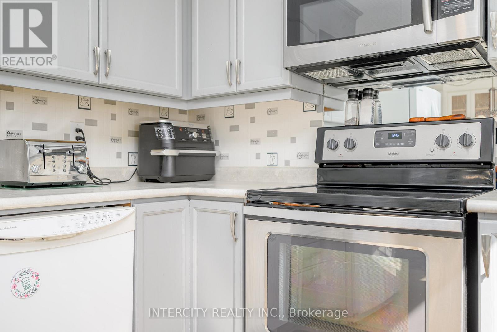 48 Champlain Boulevard, Kawartha Lakes (Lindsay), Ontario  K9V 0J1 - Photo 33 - X12447873