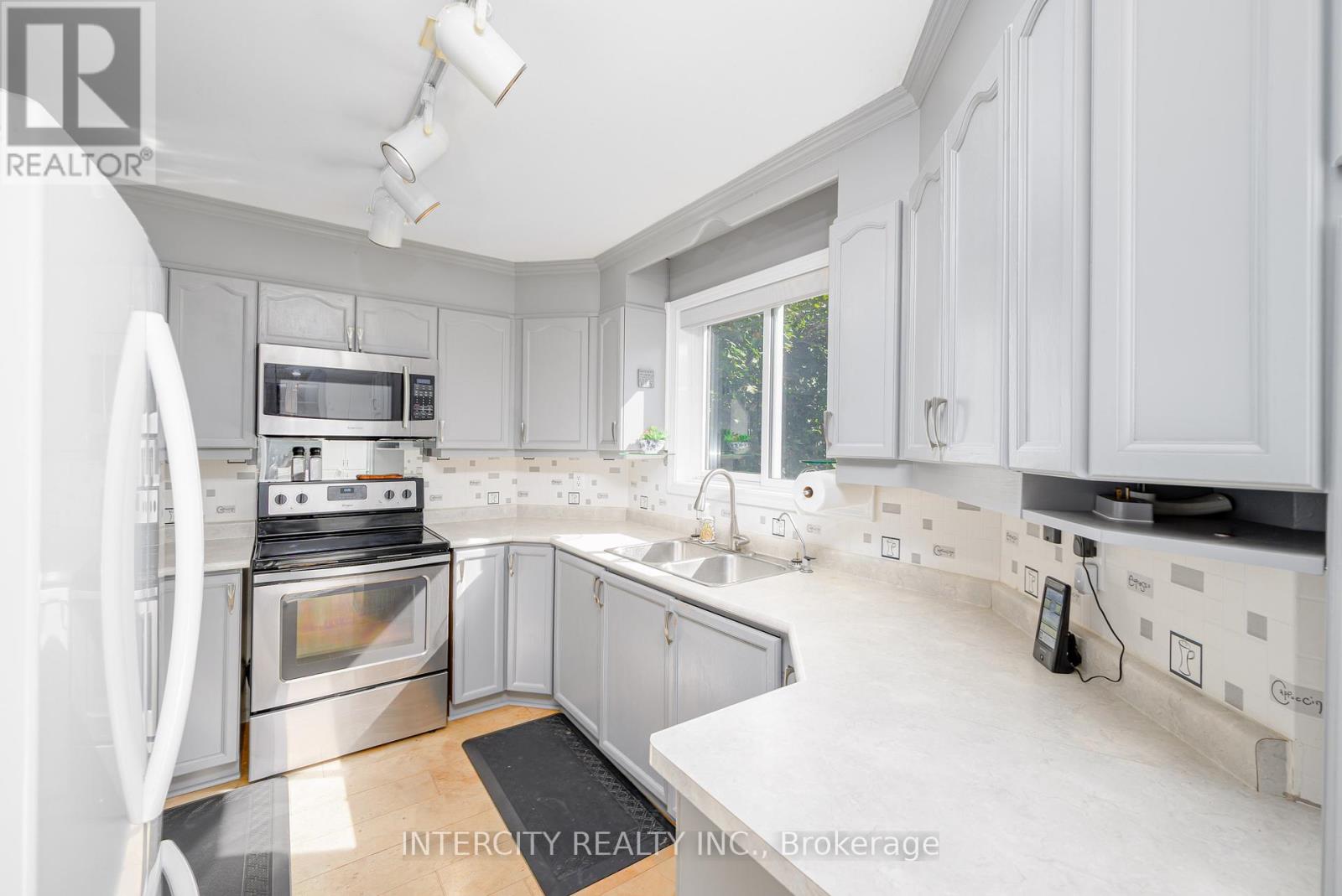 48 Champlain Boulevard, Kawartha Lakes (Lindsay), Ontario  K9V 0J1 - Photo 34 - X12447873