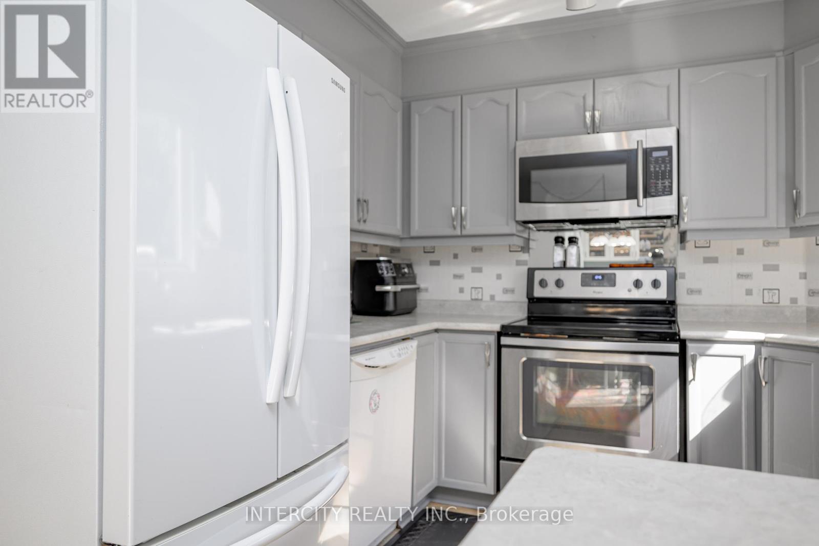 48 Champlain Boulevard, Kawartha Lakes (Lindsay), Ontario  K9V 0J1 - Photo 35 - X12447873