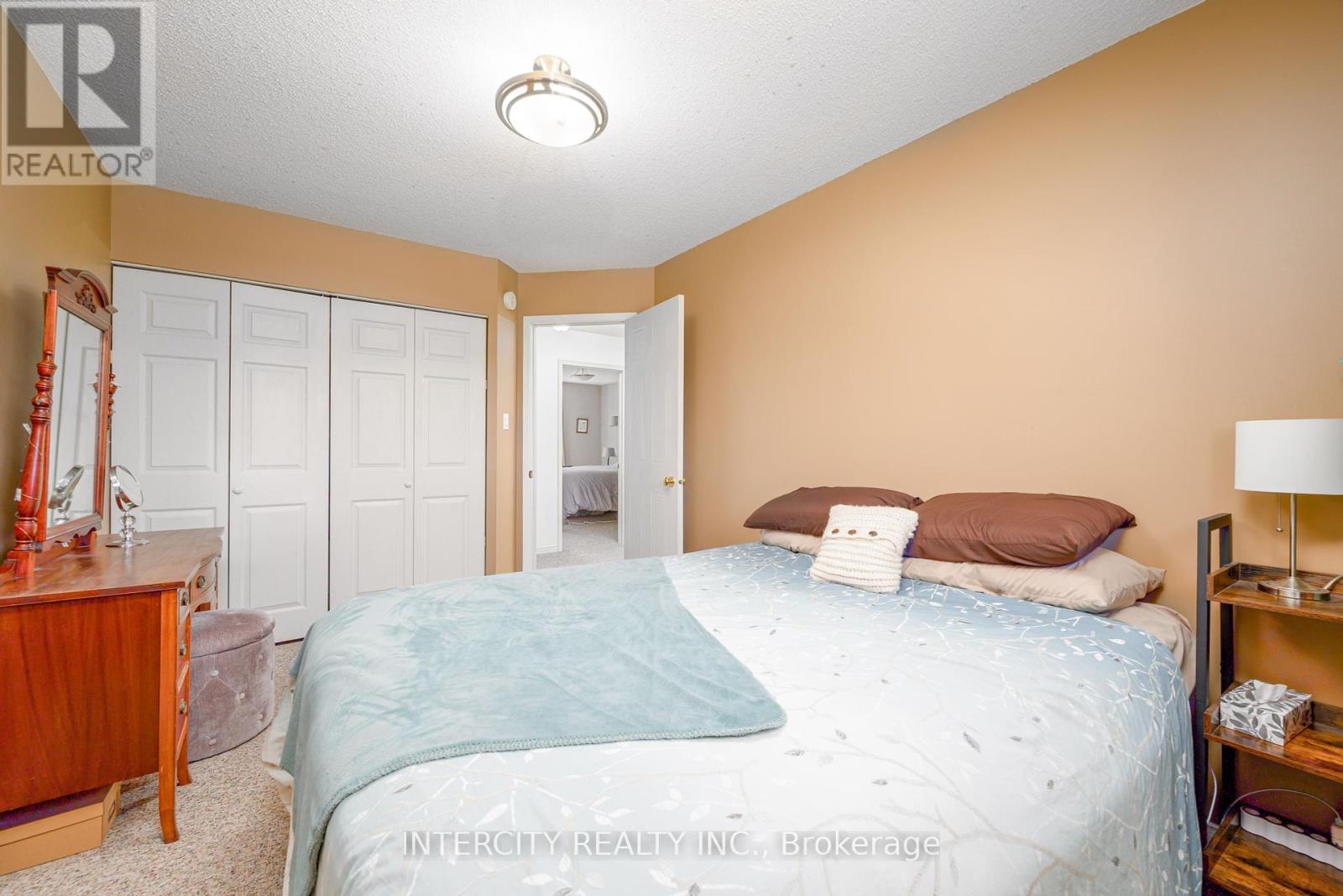 48 Champlain Boulevard, Kawartha Lakes (Lindsay), Ontario  K9V 0J1 - Photo 40 - X12447873