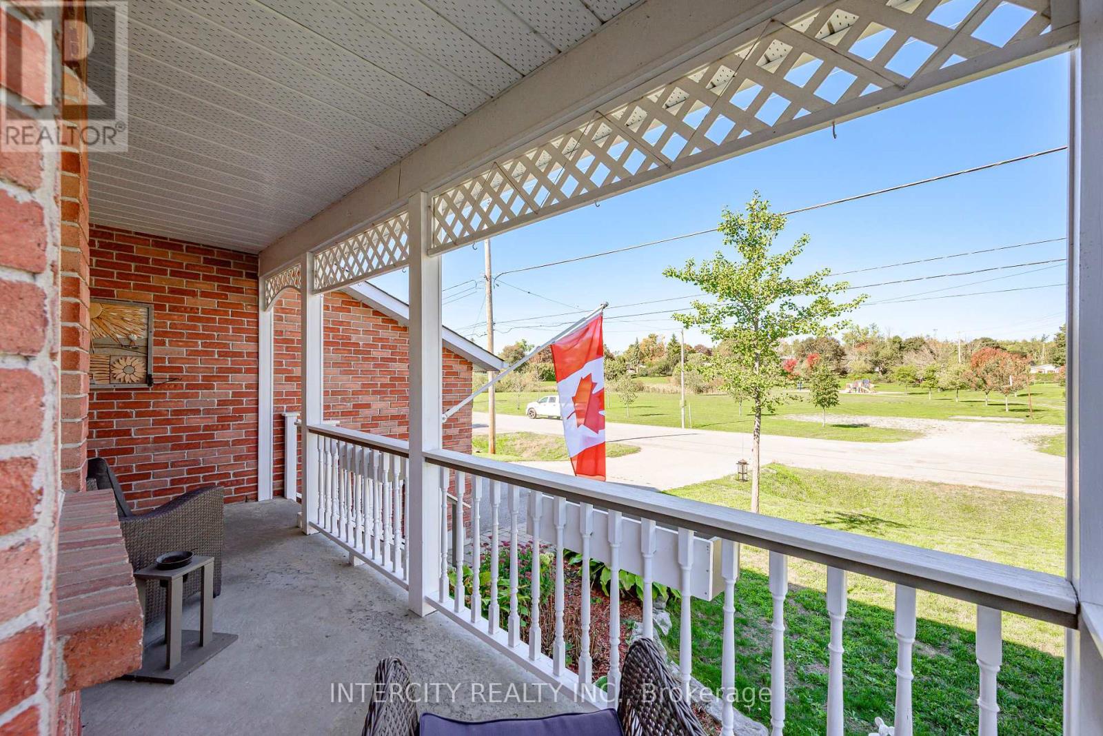 48 Champlain Boulevard, Kawartha Lakes (Lindsay), Ontario  K9V 0J1 - Photo 6 - X12447873