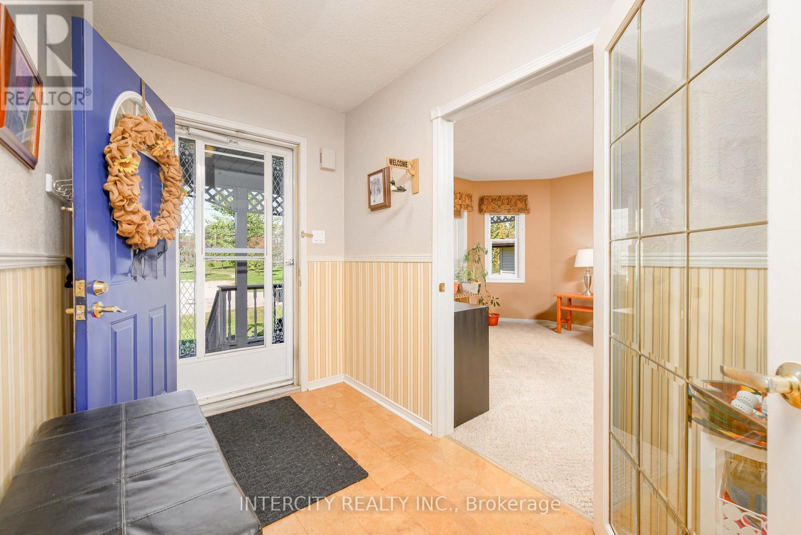 48 Champlain Boulevard, Kawartha Lakes (Lindsay), Ontario  K9V 0J1 - Photo 9 - X12447873