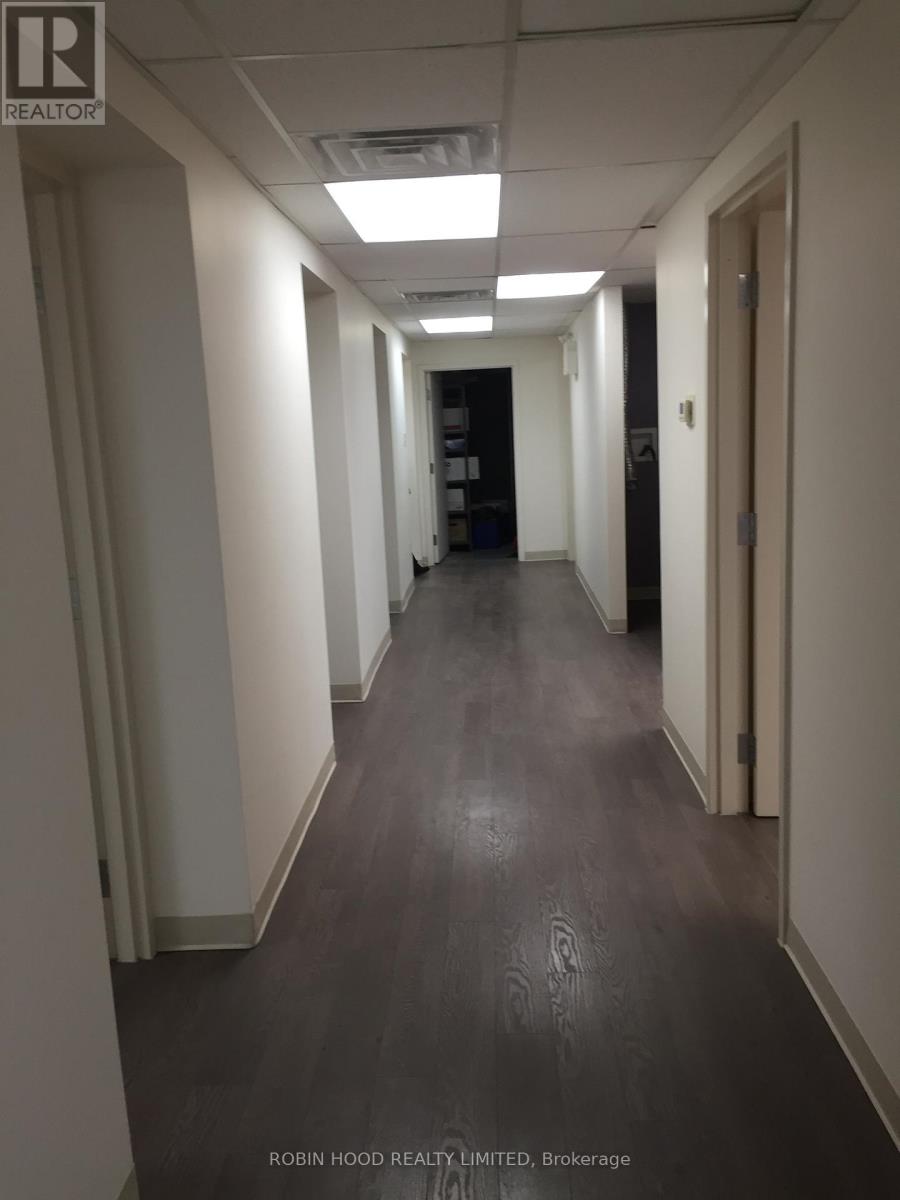 B3 - 2212 Gladwin Crescent, Ottawa, Ontario  K1B 5N1 - Photo 2 - X12447884