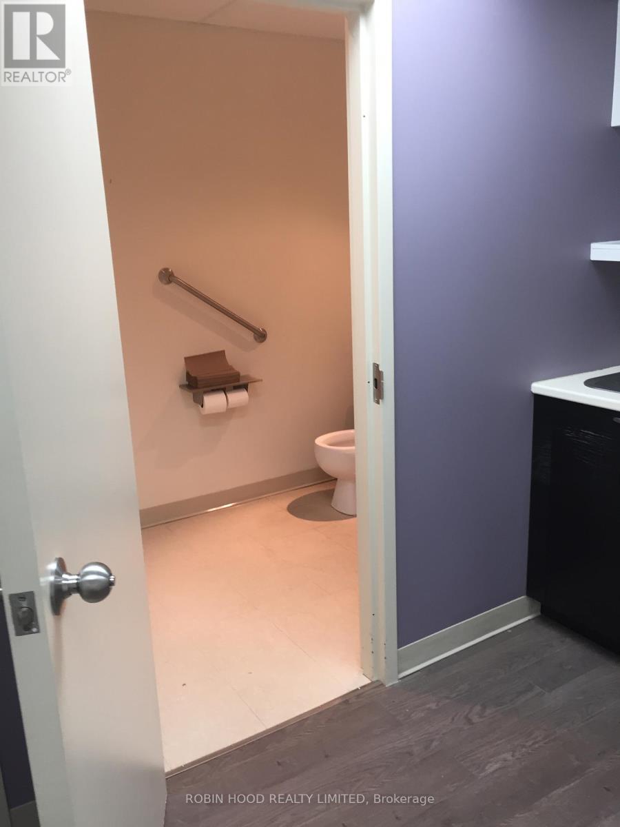 B3 - 2212 Gladwin Crescent, Ottawa, Ontario  K1B 5N1 - Photo 5 - X12447884