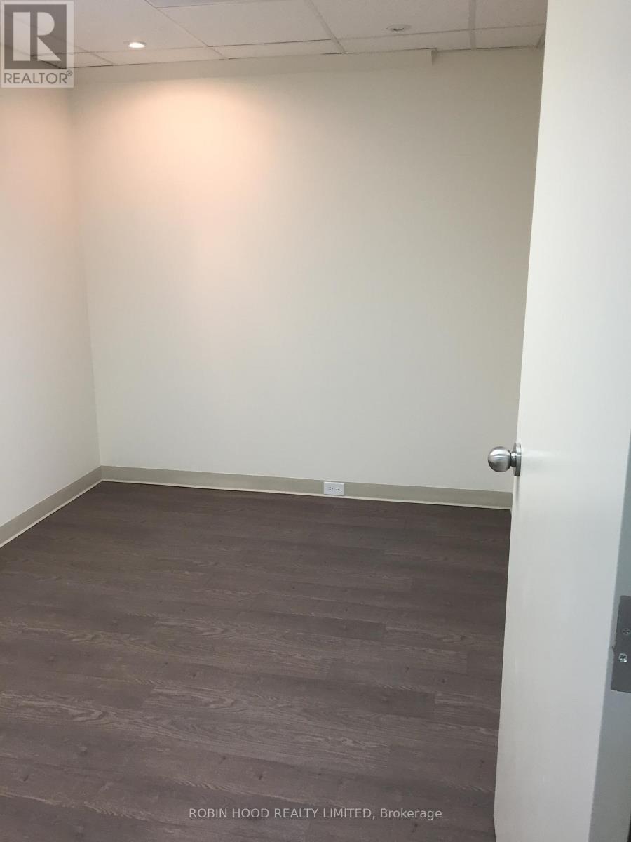 B3 - 2212 Gladwin Crescent, Ottawa, Ontario  K1B 5N1 - Photo 6 - X12447884