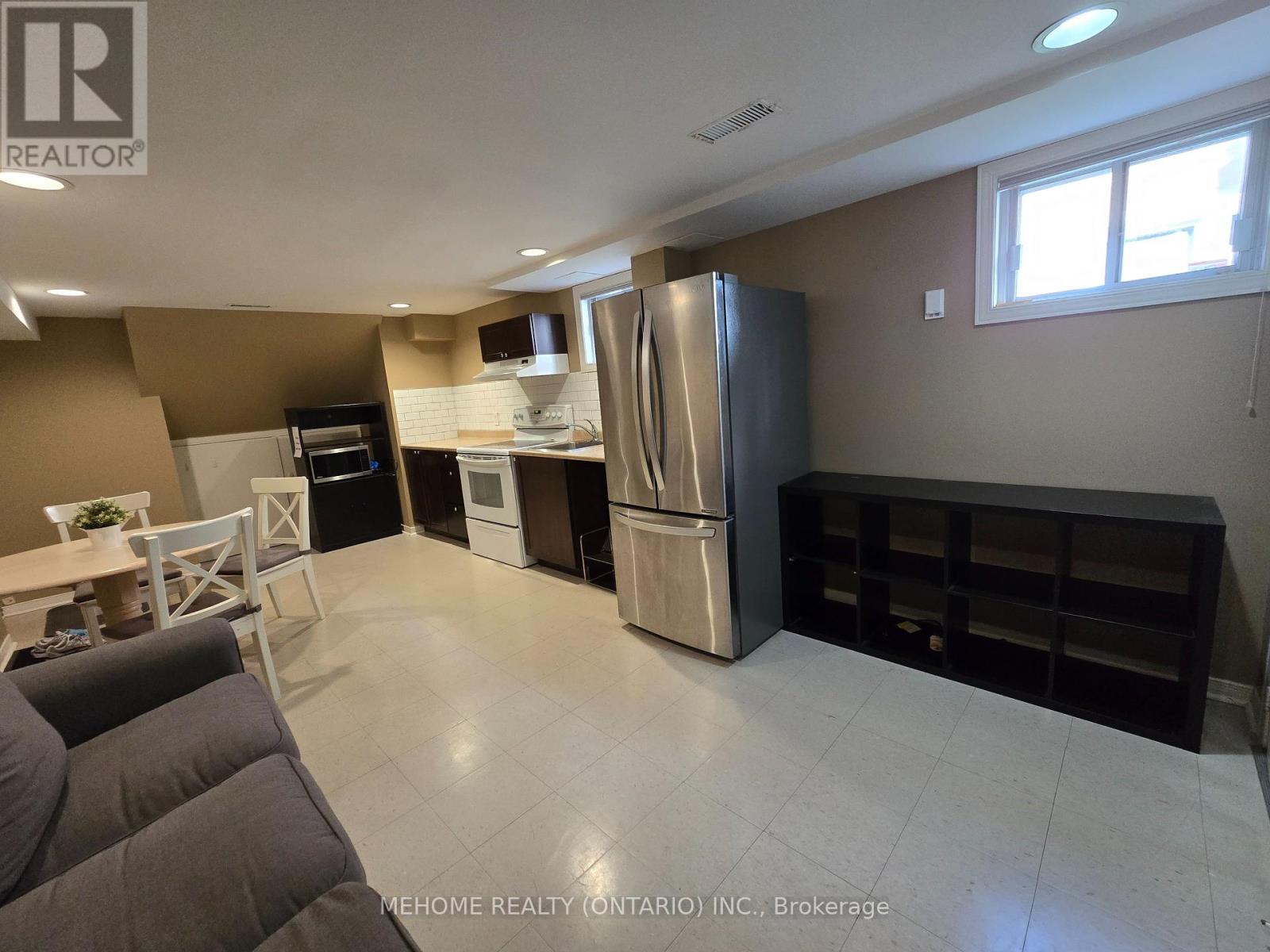 Lower Unit - 121 Angus Drive, Toronto, Ontario  M2J 2W9 - Photo 4 - C12445856