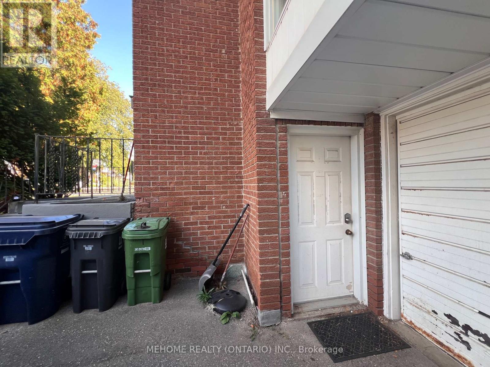Lower Unit - 121 Angus Drive, Toronto, Ontario  M2J 2W9 - Photo 2 - C12445856