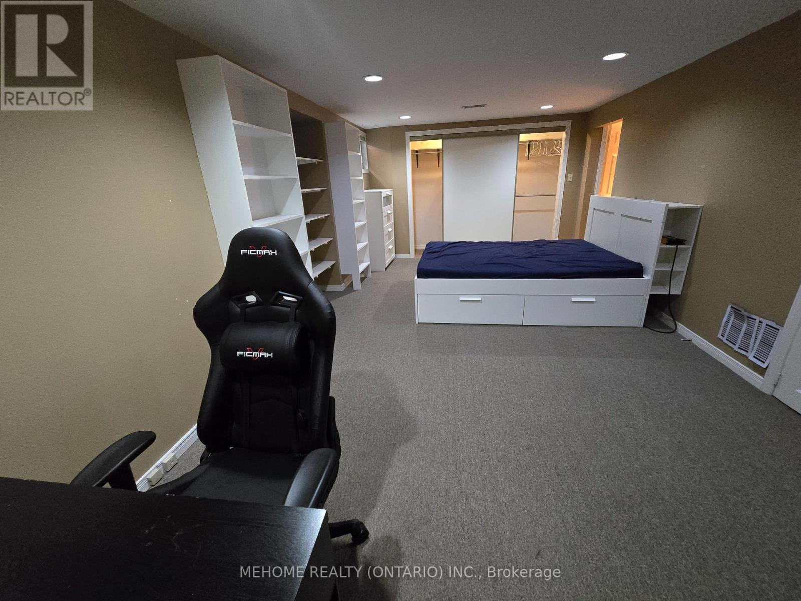 Lower Unit - 121 Angus Drive, Toronto, Ontario  M2J 2W9 - Photo 8 - C12445856