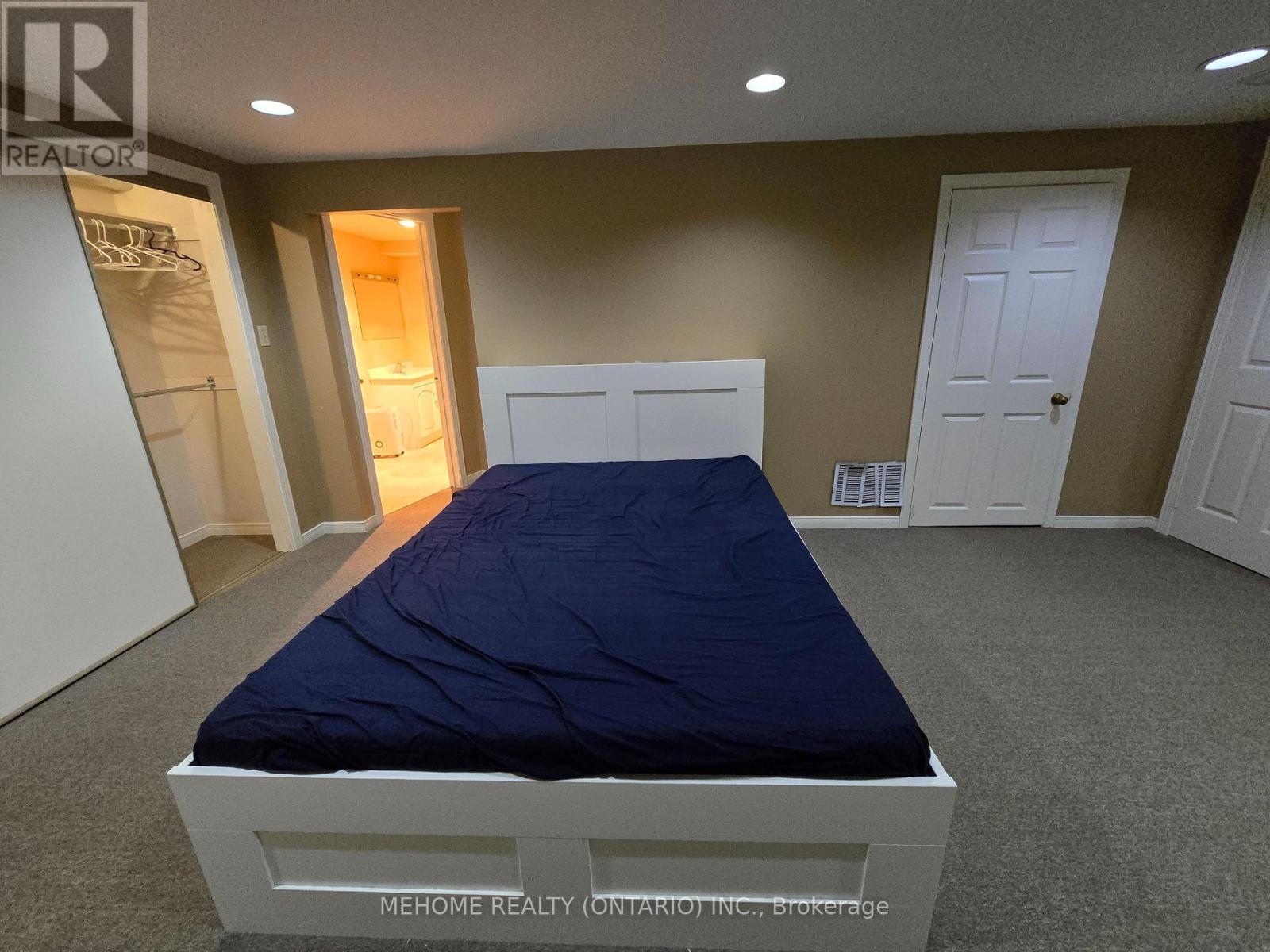Lower Unit - 121 Angus Drive, Toronto, Ontario  M2J 2W9 - Photo 10 - C12445856