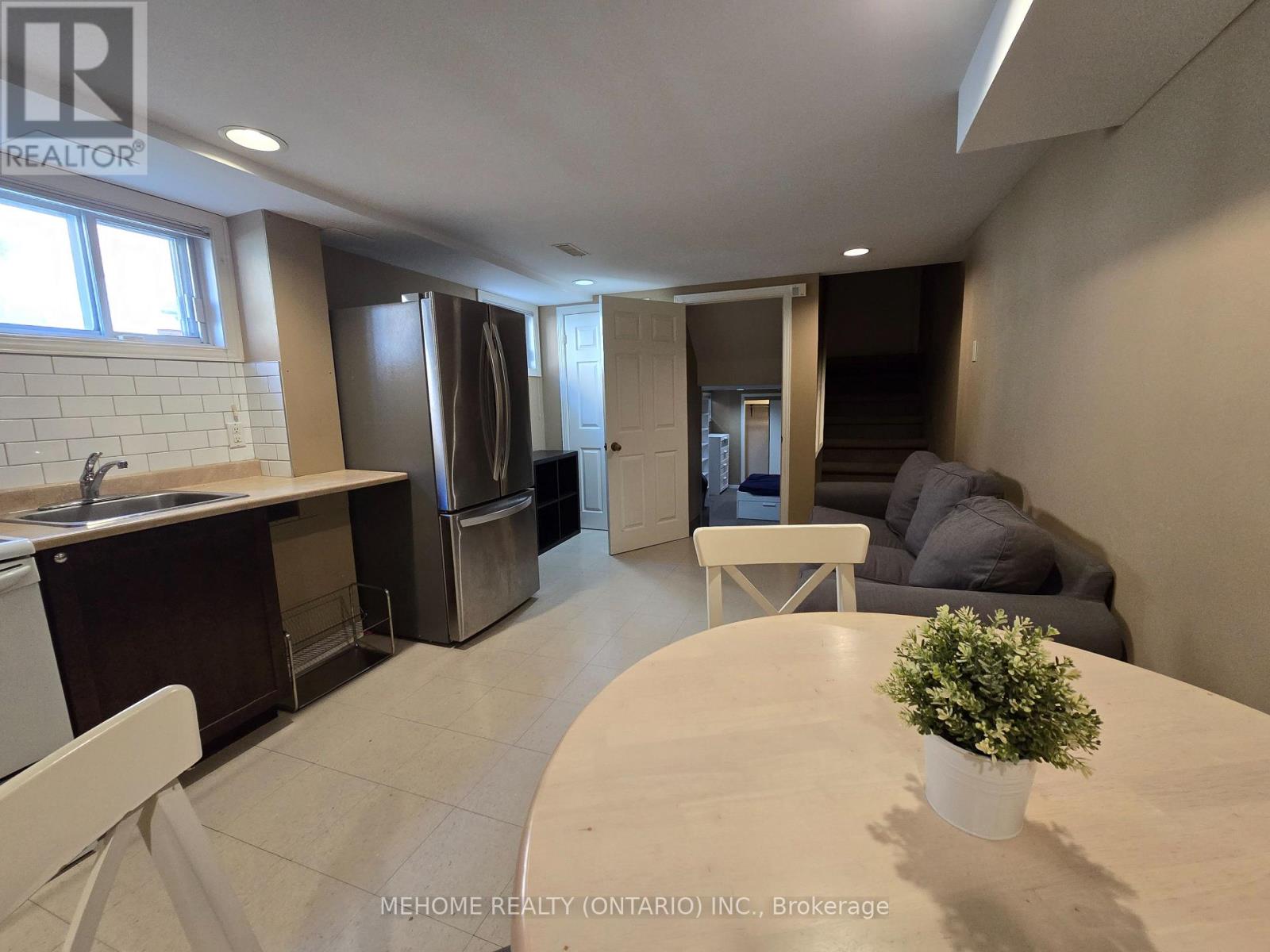Lower Unit - 121 Angus Drive, Toronto, Ontario  M2J 2W9 - Photo 5 - C12445856