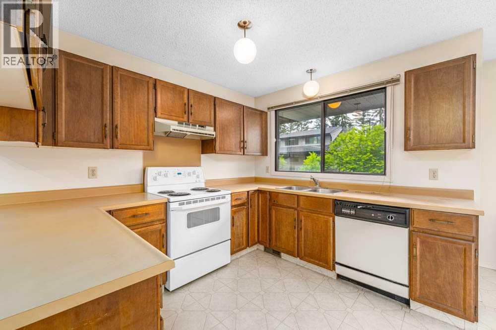 34, 10 Point Drive Nw, Calgary, Alberta  T3B 4W2 - Photo 12 - A2245658