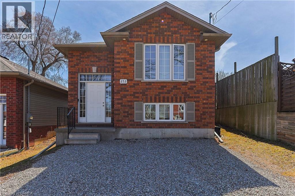 253 Wellington Street, Brantford, Ontario  N3S 3Z8 - Photo 1 - 40770617