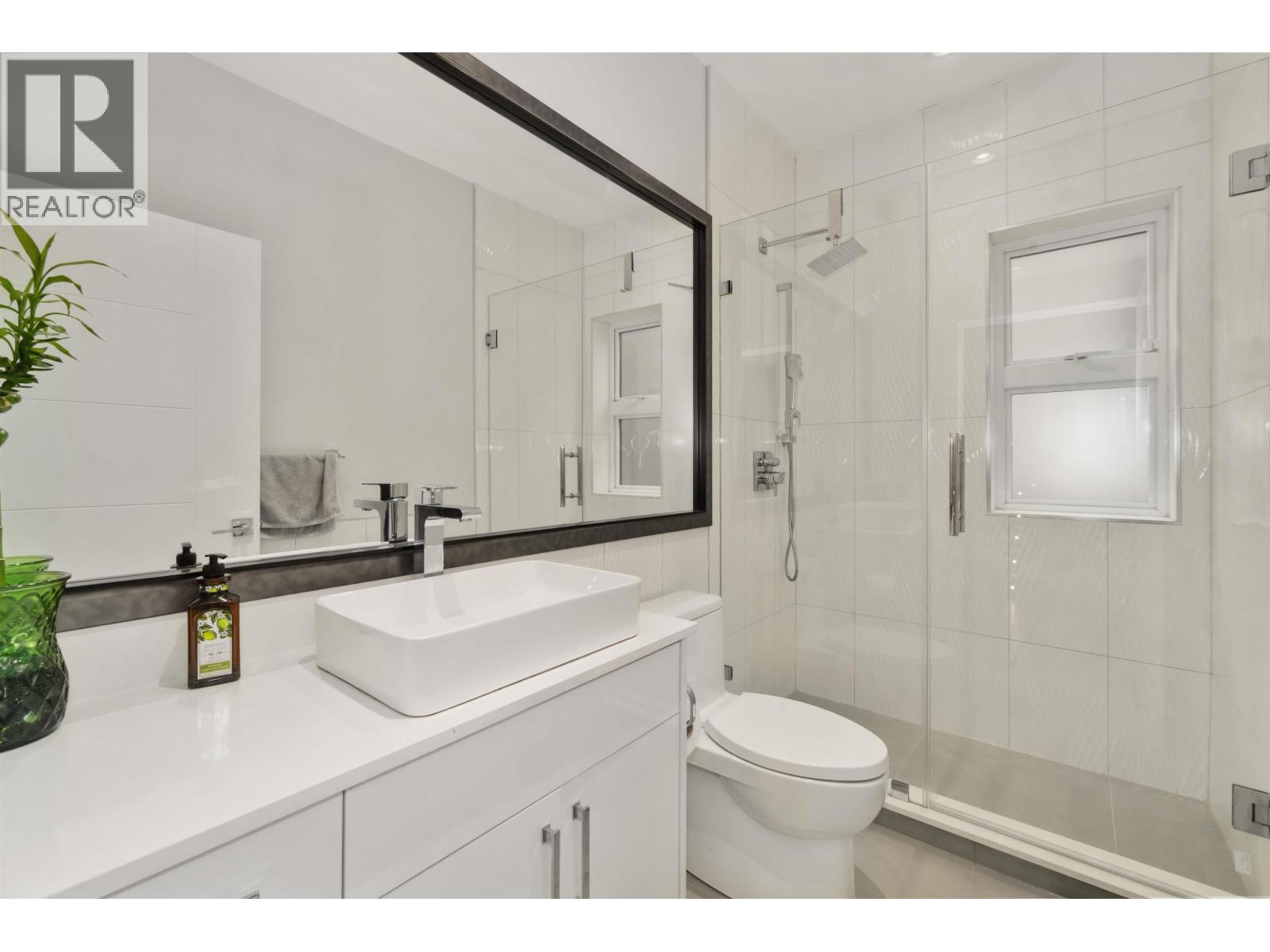 2577 Parker Street, Vancouver, British Columbia  V5K 2T2 - Photo 11 - R3055702