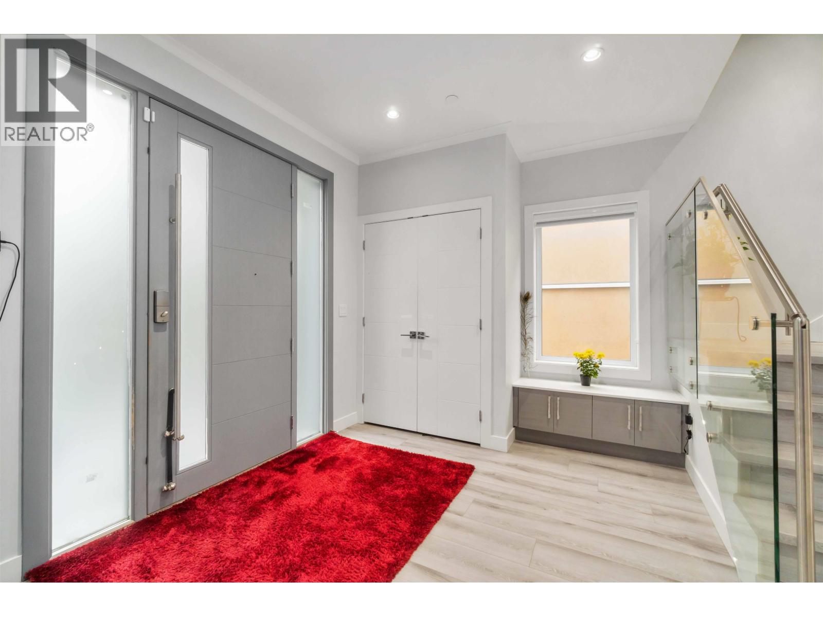 2577 Parker Street, Vancouver, British Columbia  V5K 2T2 - Photo 2 - R3055702