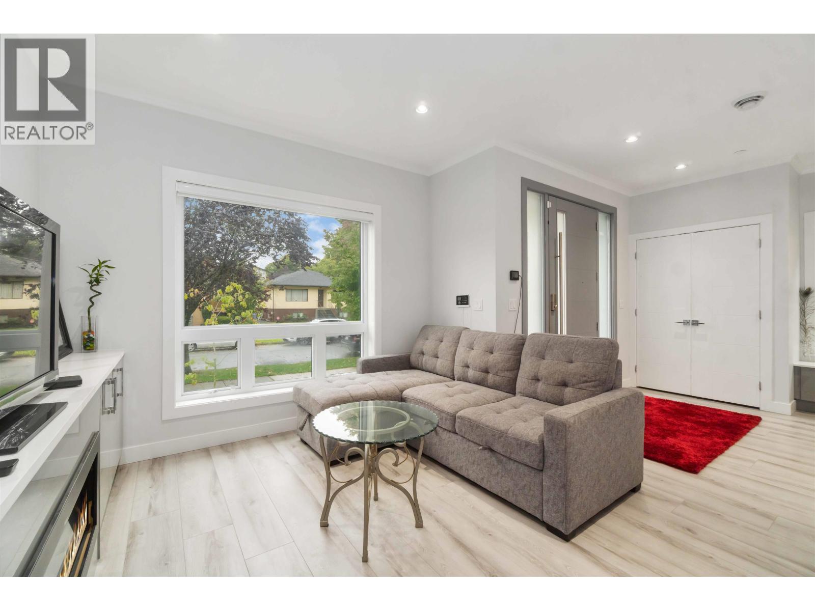 2577 Parker Street, Vancouver, British Columbia  V5K 2T2 - Photo 4 - R3055702