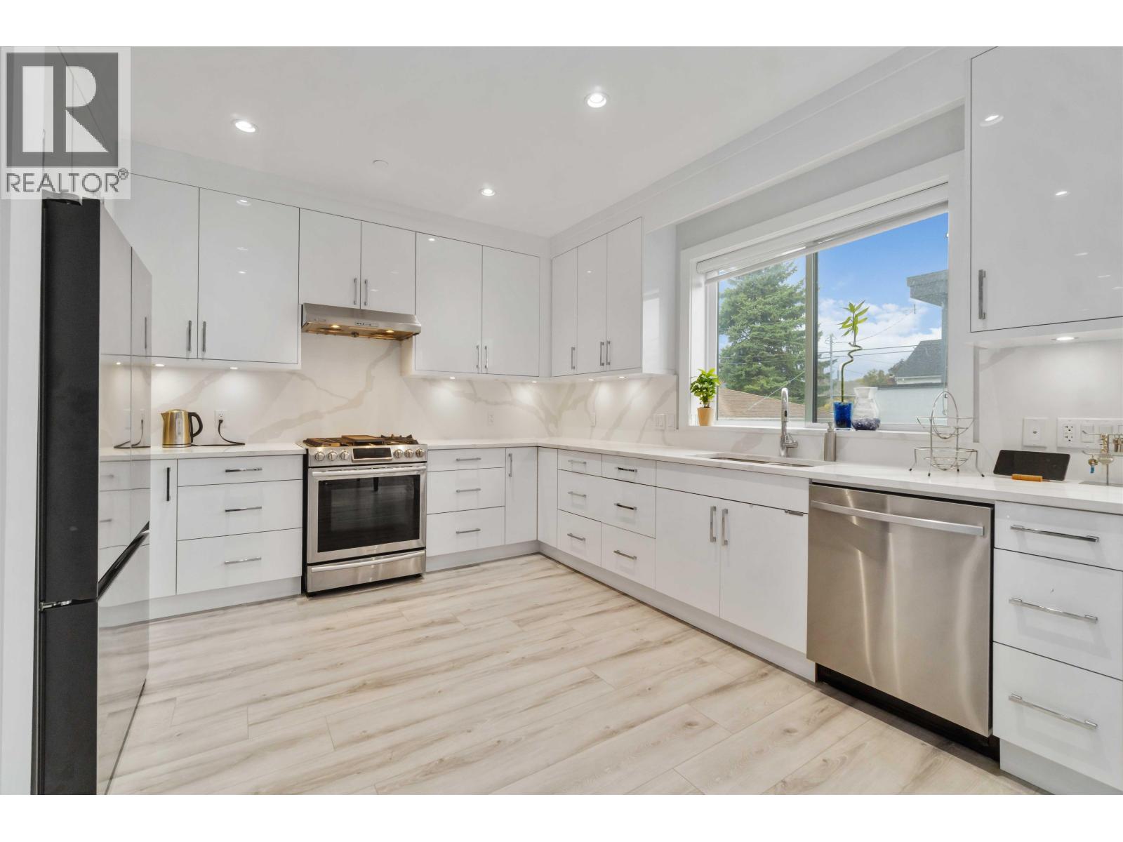 2577 Parker Street, Vancouver, British Columbia  V5K 2T2 - Photo 5 - R3055702