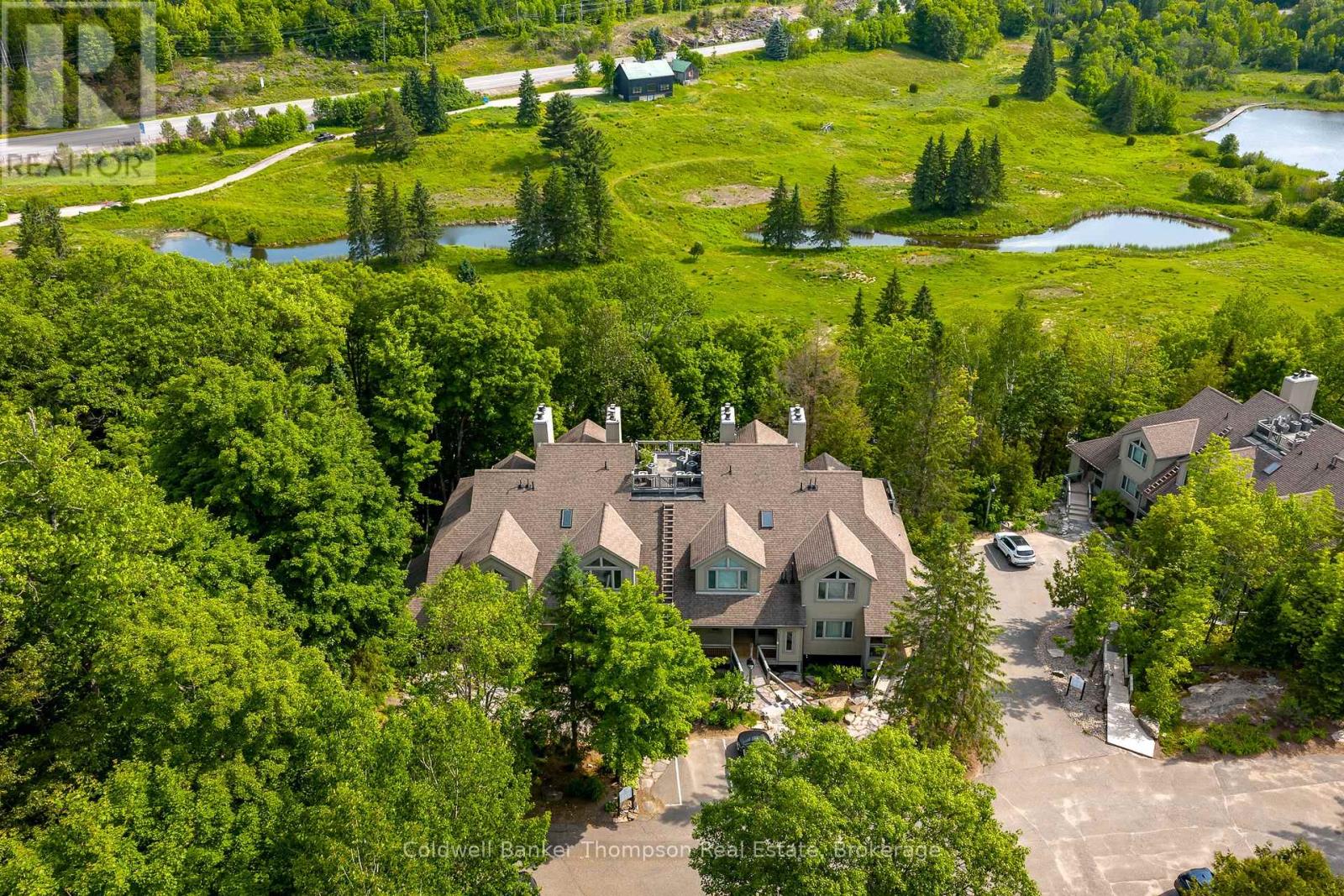 <div class="slider-price">$579,900</div><p>3931 Grandview Forest Hill Drive, Huntsville, Ontario</p>