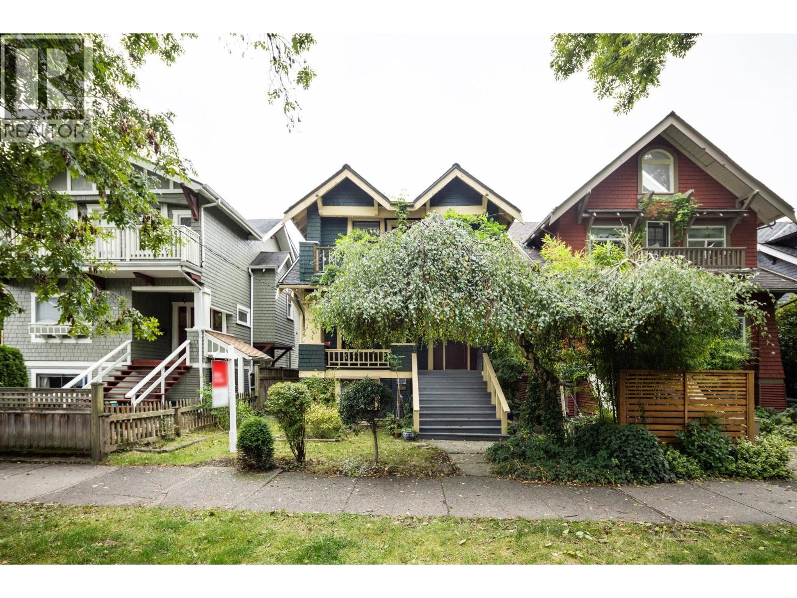 2239 STEPHENS STREET, Vancouver, British Columbia