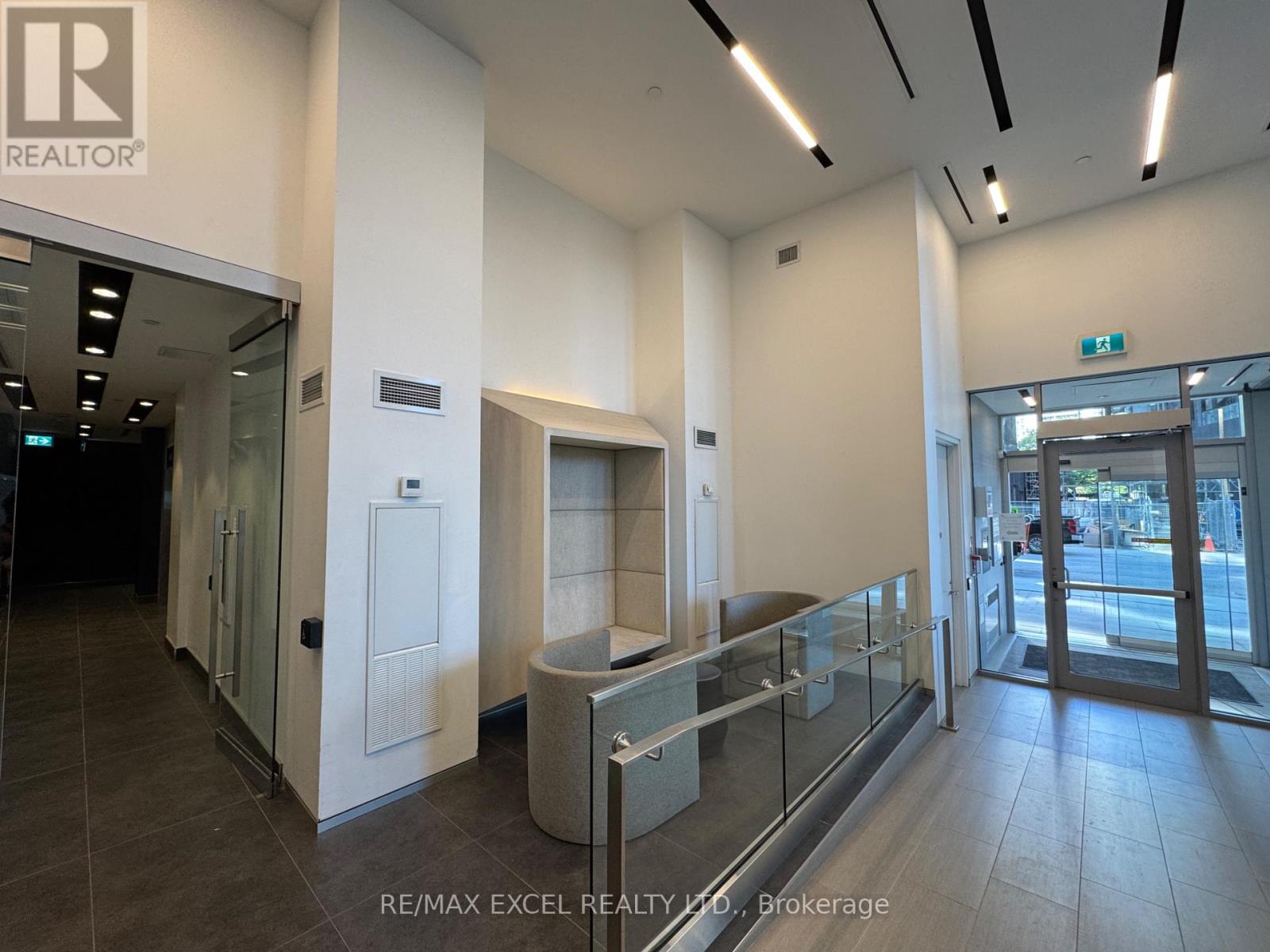 3303 - 99 Broadway Avenue, Toronto, Ontario  M4P 0E3 - Photo 2 - C12447936