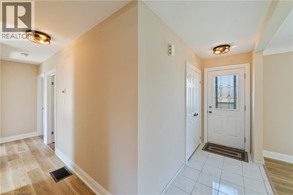 131 Sanatorium Road, Hamilton, Ontario  L9C 1Y9 - Photo 4 - 40776637
