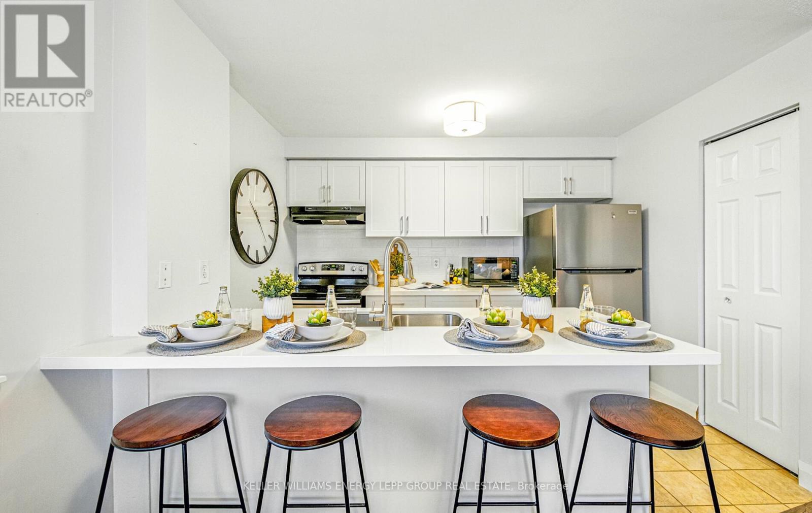 301 - 91 Aspen Springs Drive, Clarington, Ontario  L1C 5J9 - Photo 8 - E12448055