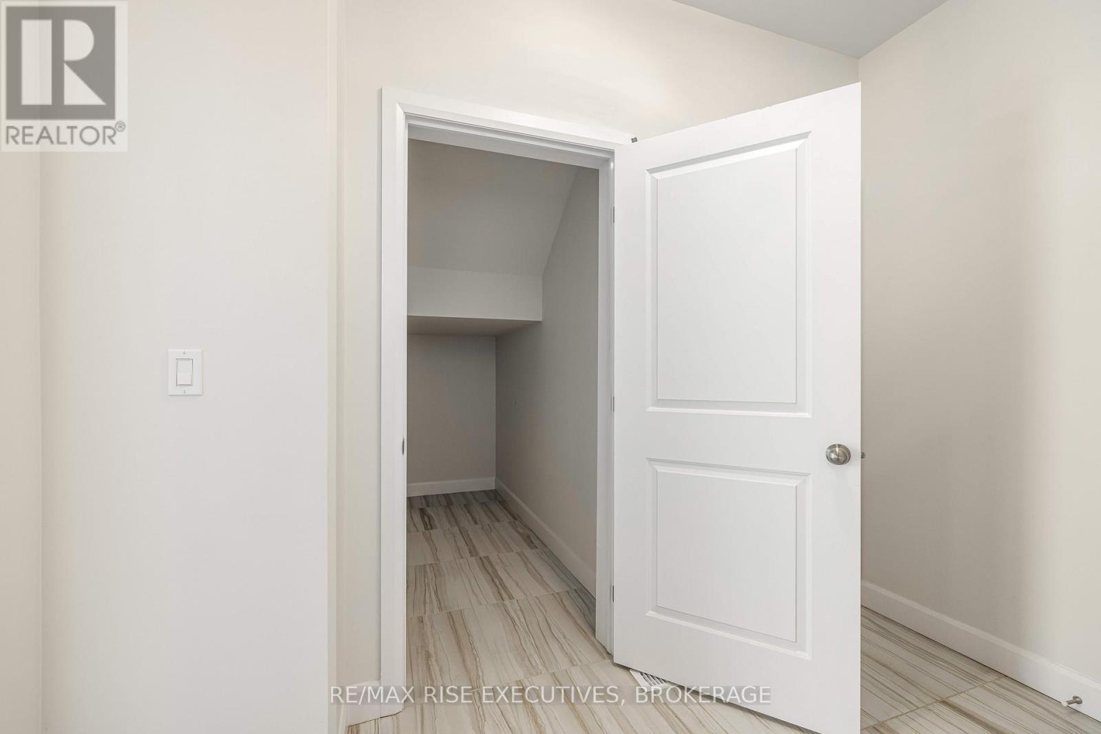 32 Erie Court, Loyalist, Ontario  K7N 0E3 - Photo 13 - X12447985
