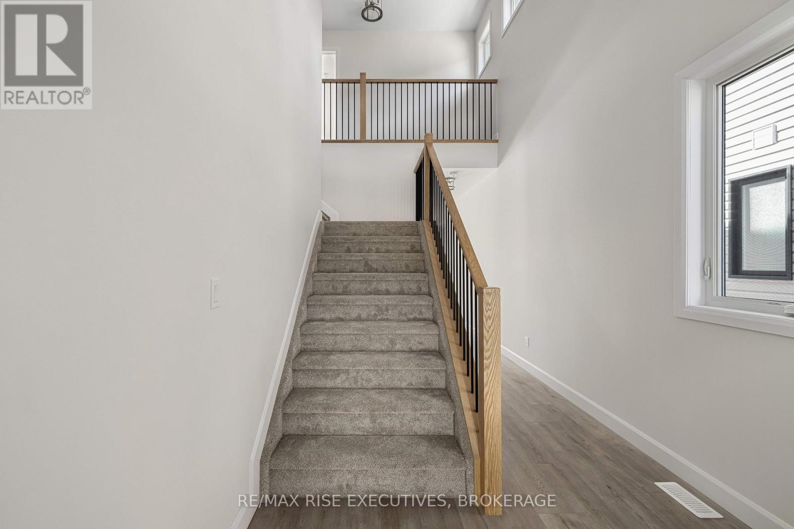 32 Erie Court, Loyalist, Ontario  K7N 0E3 - Photo 2 - X12447985
