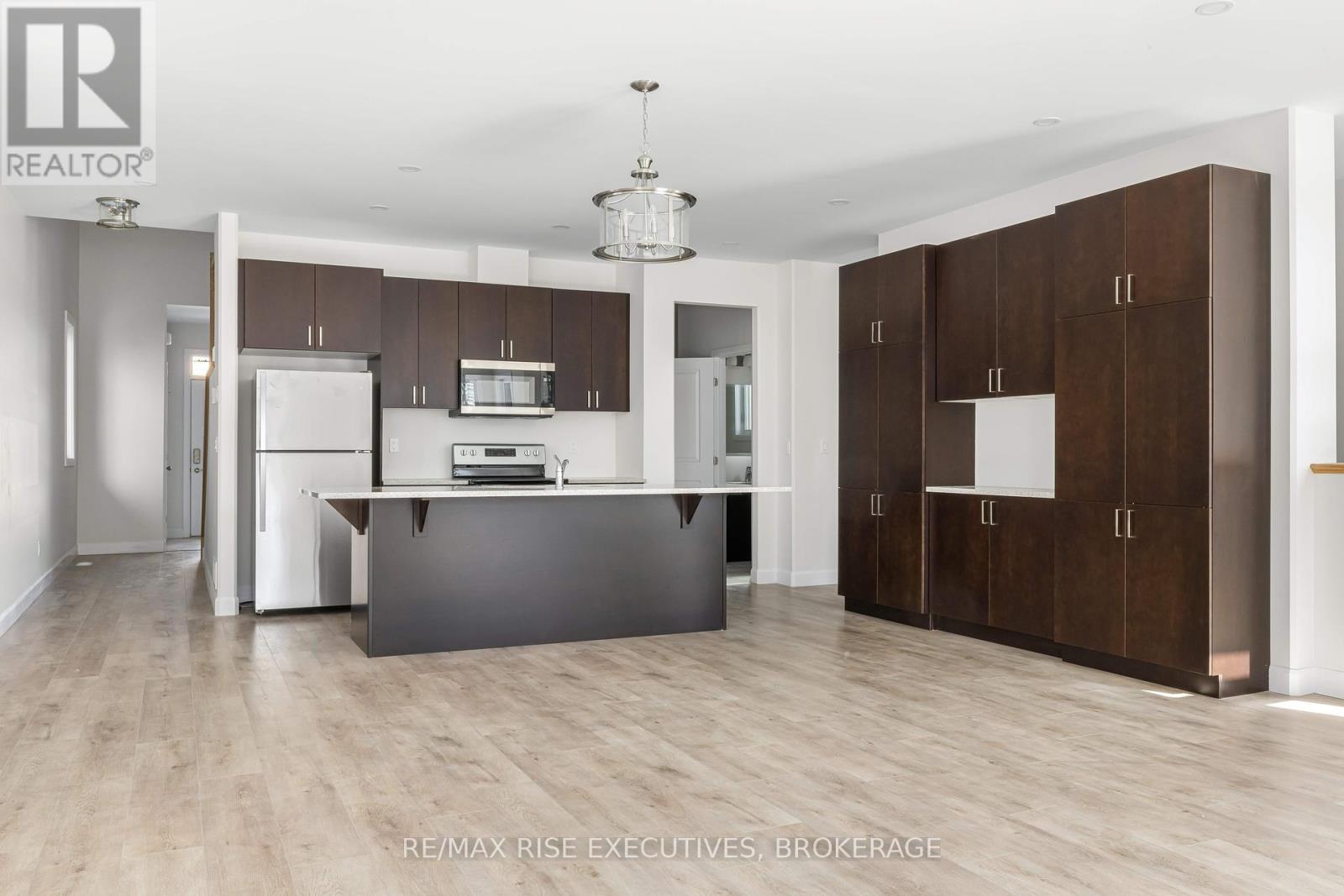 32 Erie Court, Loyalist, Ontario  K7N 0E3 - Photo 3 - X12447985