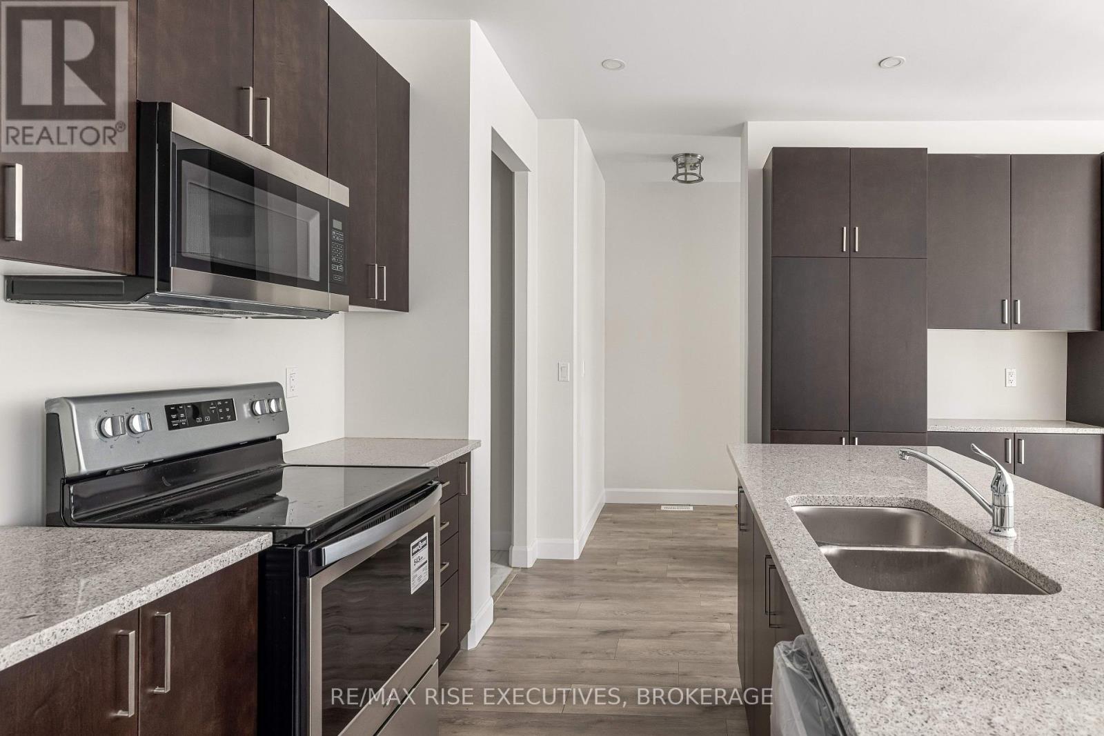 32 Erie Court, Loyalist, Ontario  K7N 0E3 - Photo 5 - X12447985
