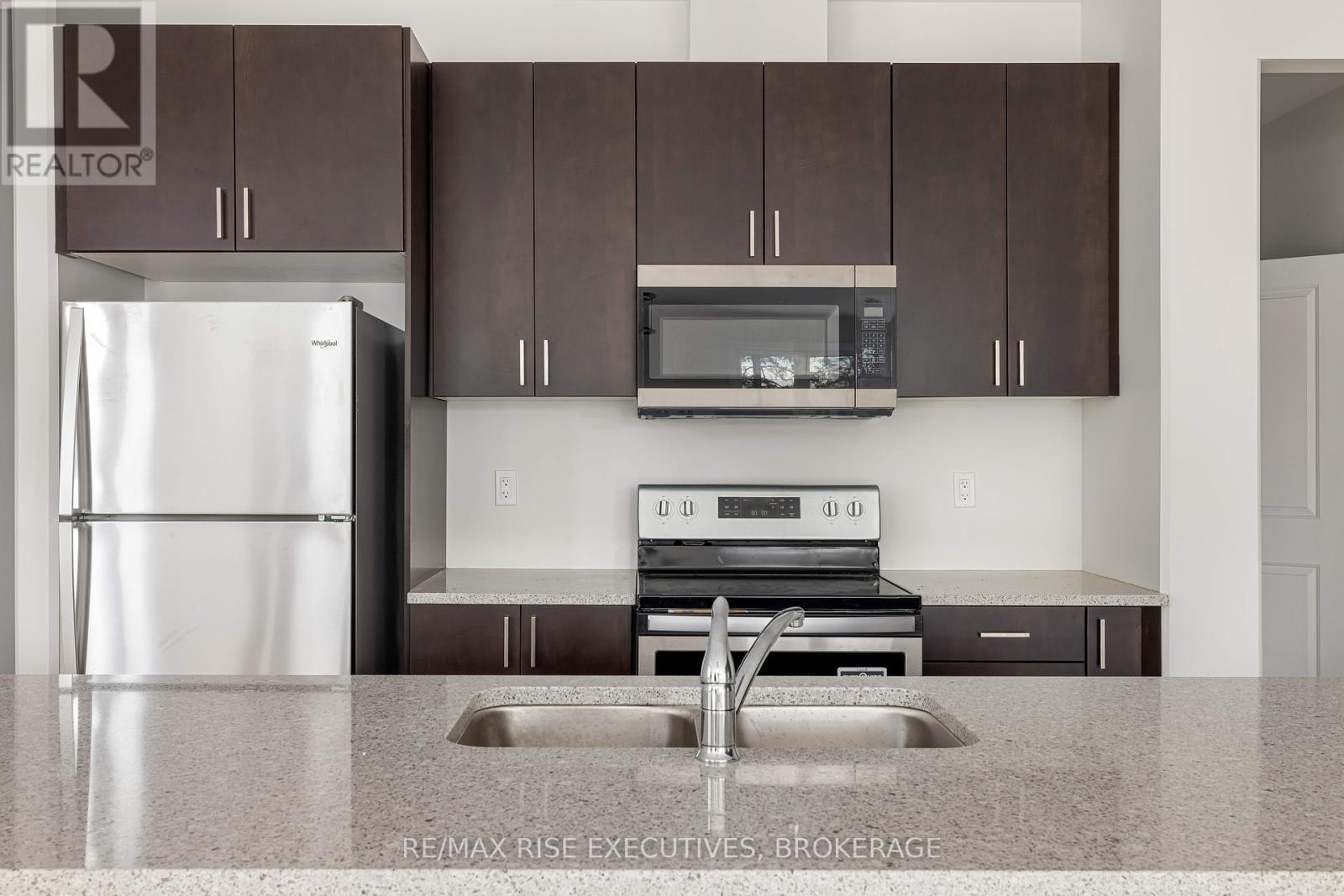 32 Erie Court, Loyalist, Ontario  K7N 0E3 - Photo 6 - X12447985