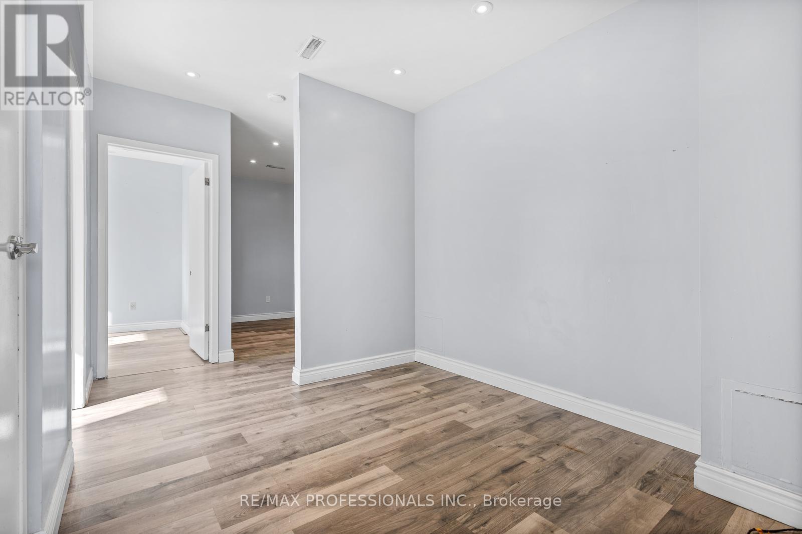 201 - 4640 Jane Street, Toronto, Ontario  M3N 2K5 - Photo 8 - W12442824
