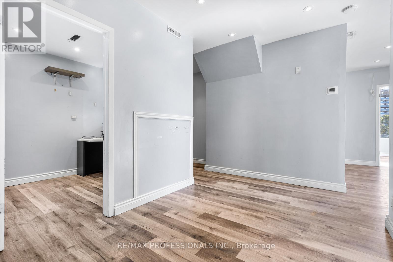 201 - 4640 Jane Street, Toronto, Ontario  M3N 2K5 - Photo 6 - W12442824
