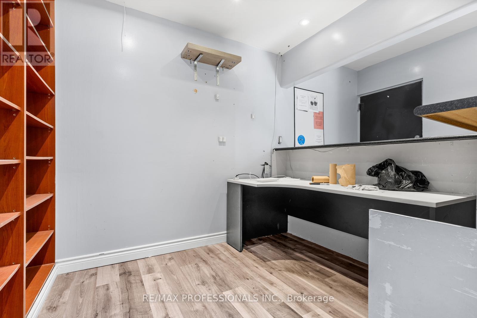 201 - 4640 Jane Street, Toronto, Ontario  M3N 2K5 - Photo 7 - W12442824