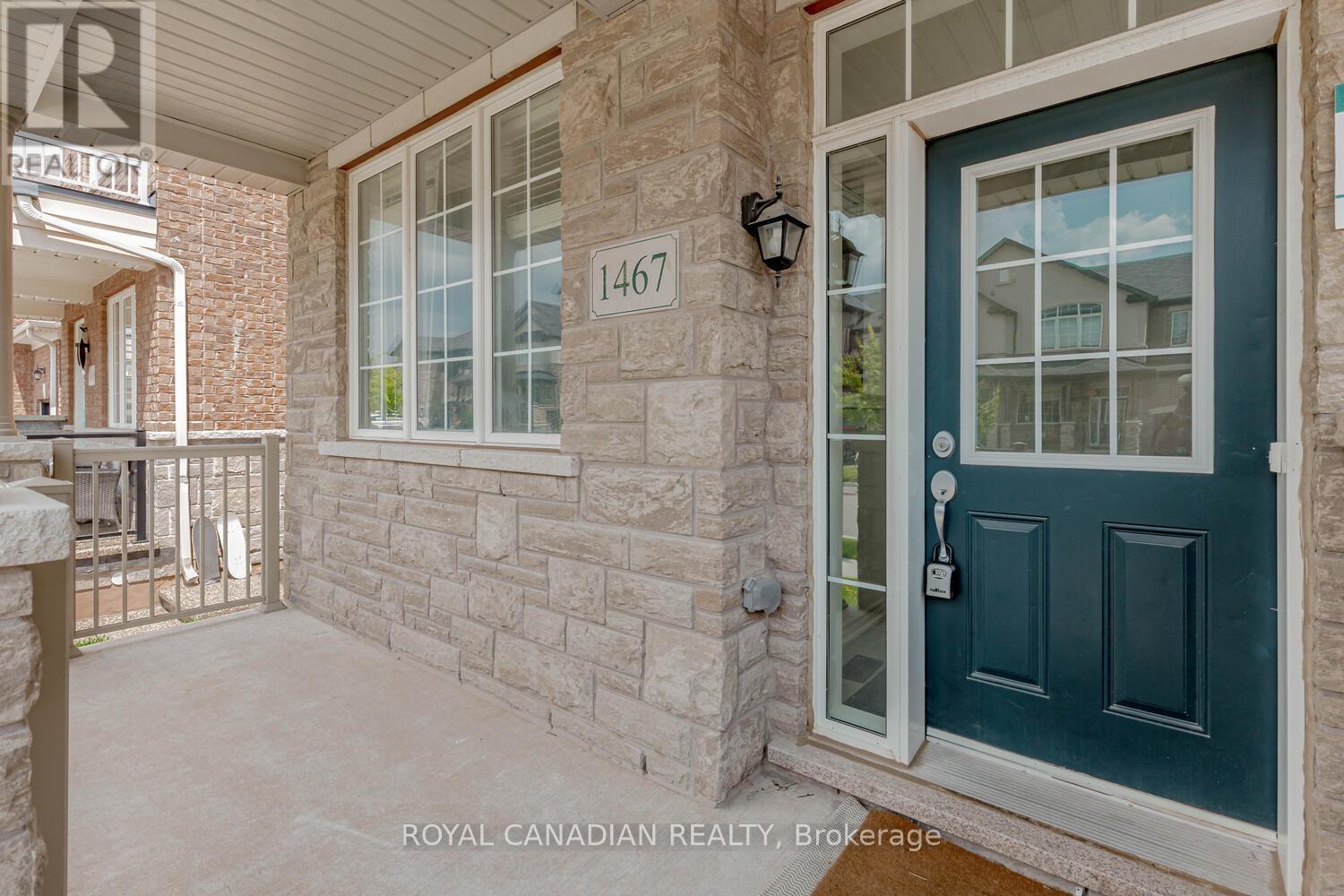1467 Pratt Heights, Milton, Ontario  L9E 1J3 - Photo 4 - W12447910