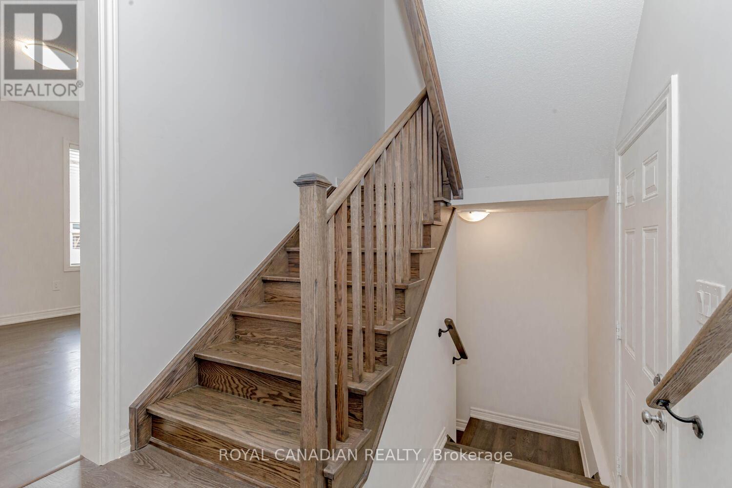 1467 Pratt Heights, Milton, Ontario  L9E 1J3 - Photo 8 - W12447910