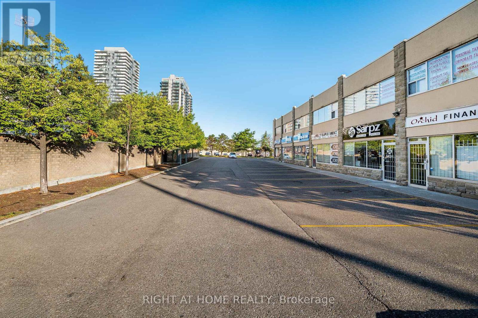 104 - 49 Hillcrest Avenue, Brampton, Ontario  L6W 4V4 - Photo 2 - W12447913
