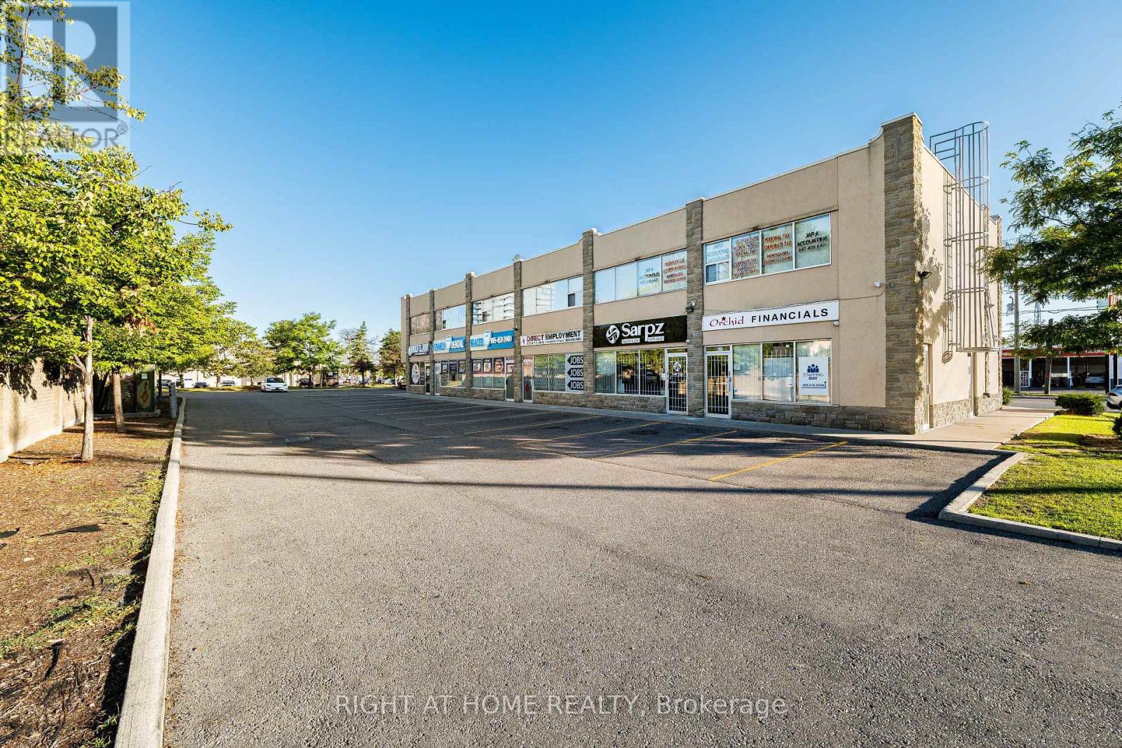 104 - 49 Hillcrest Avenue, Brampton, Ontario  L6W 4V4 - Photo 6 - W12447913