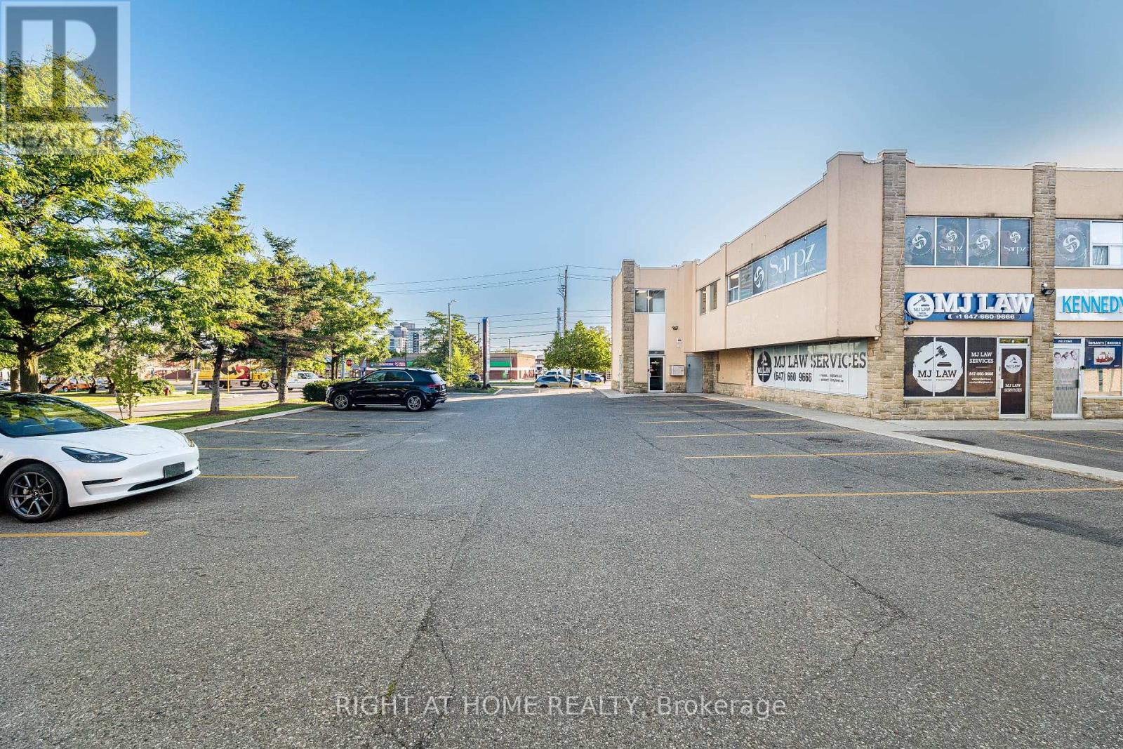 104 - 49 Hillcrest Avenue, Brampton, Ontario  L6W 4V4 - Photo 7 - W12447913