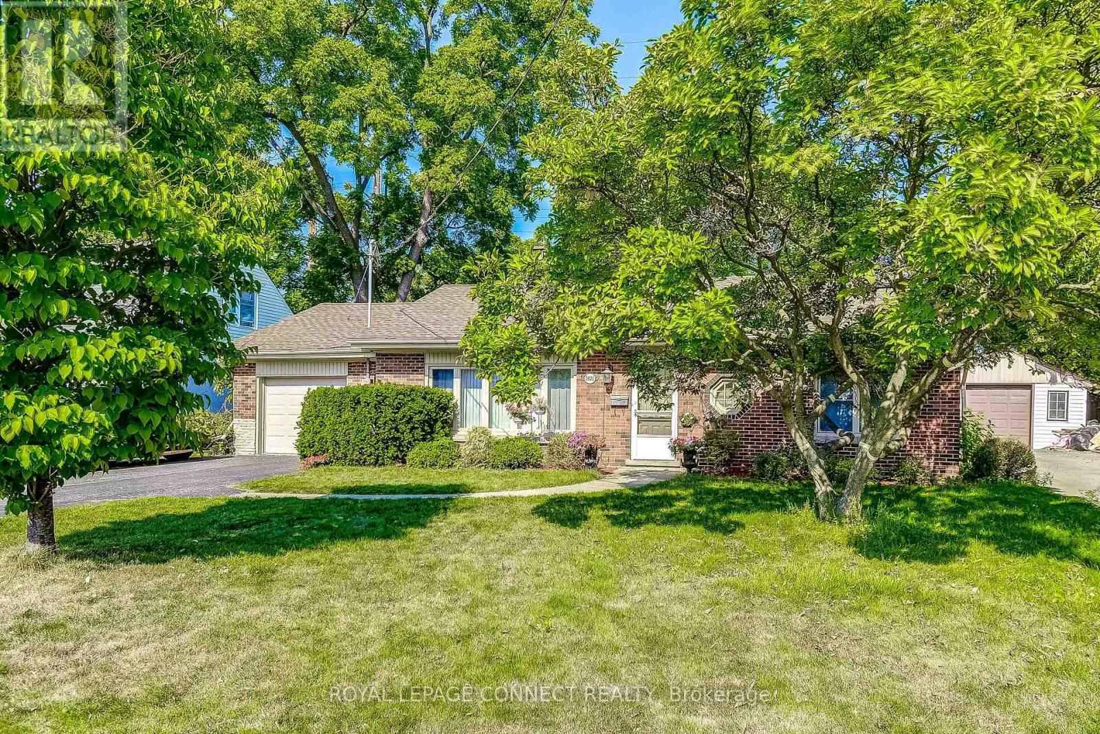 2021 CHURCHILL AVENUE, Burlington, Ontario