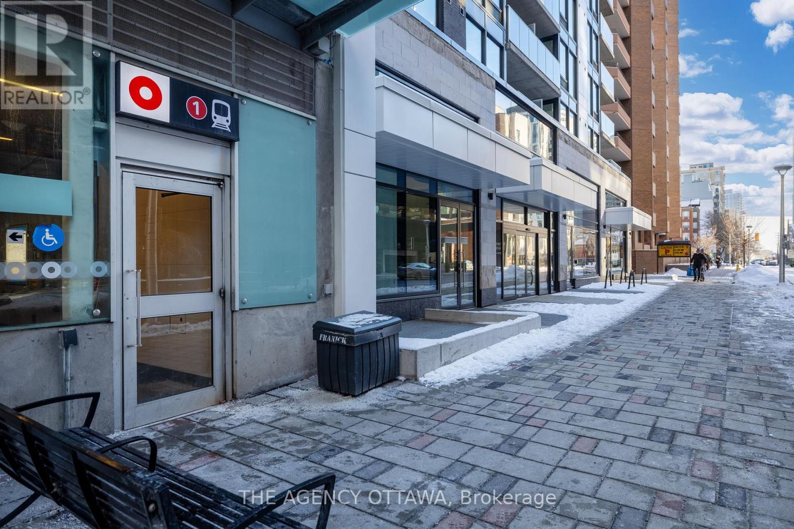 305 - 340 Queen Street, Ottawa, Ontario  K1R 0G1 - Photo 2 - X12448046