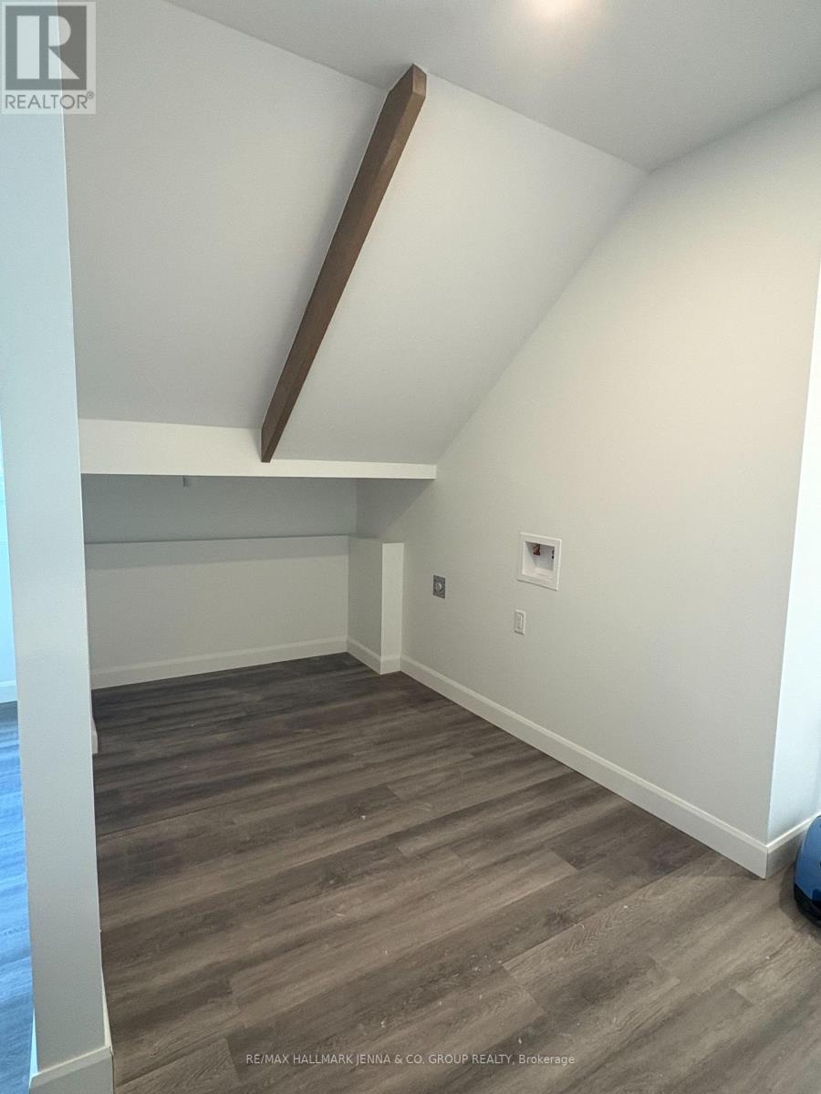 B - 14 Belleview Drive, Ottawa, Ontario  K2L 1W3 - Photo 14 - X12448047