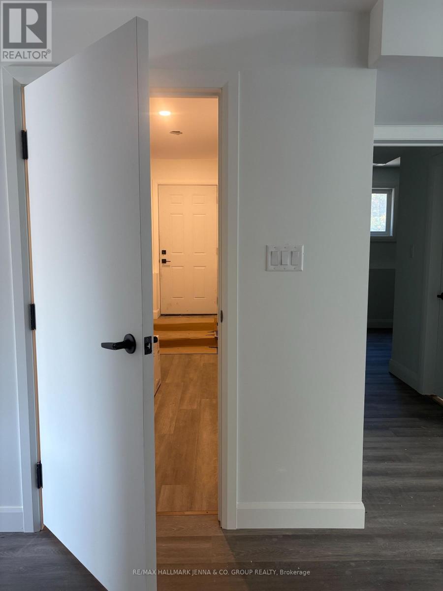 B - 14 Belleview Drive, Ottawa, Ontario  K2L 1W3 - Photo 2 - X12448047