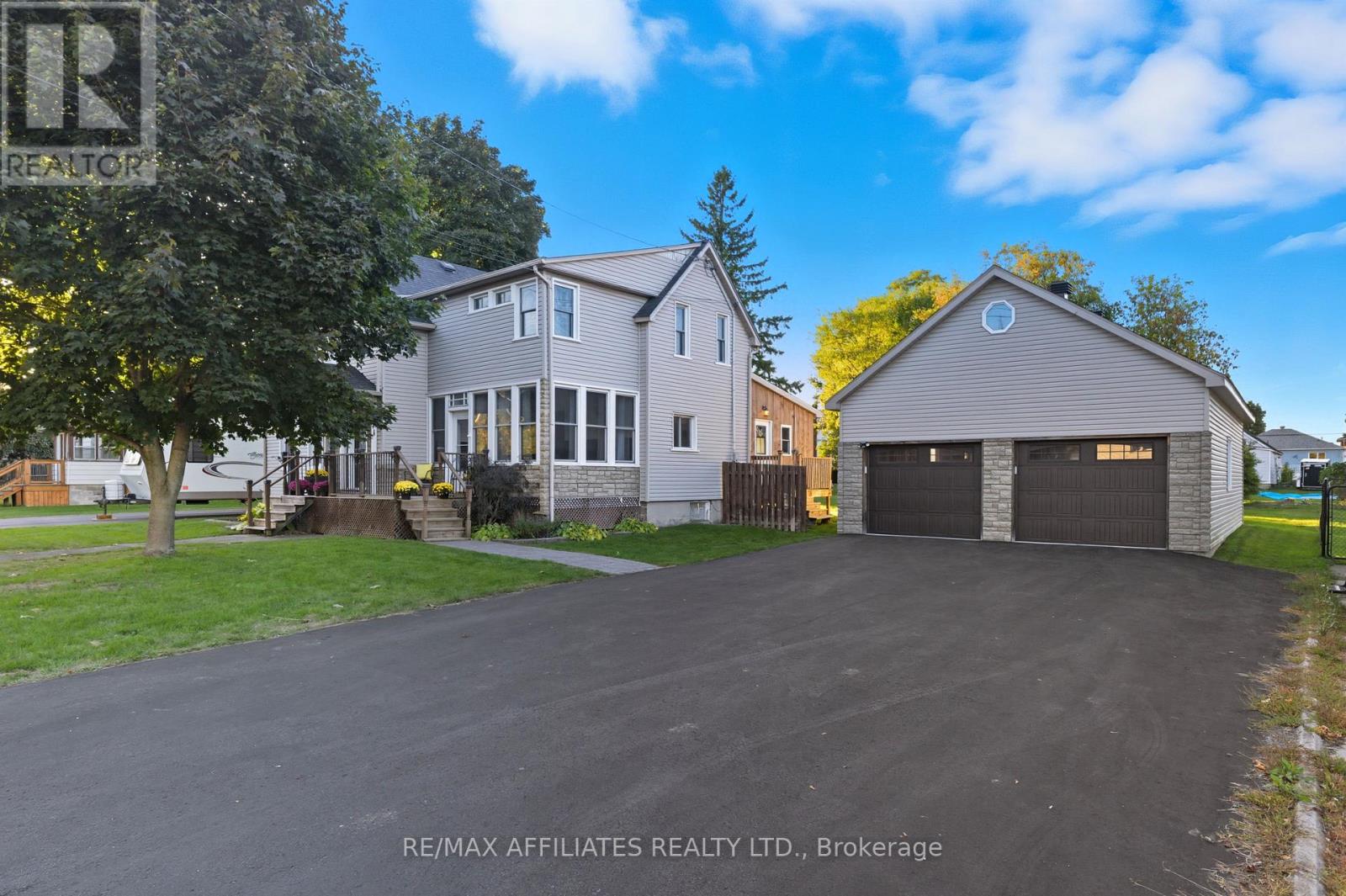 174 Park Street W, Prescott, Ontario  K0E 1T0 - Photo 2 - X12448074