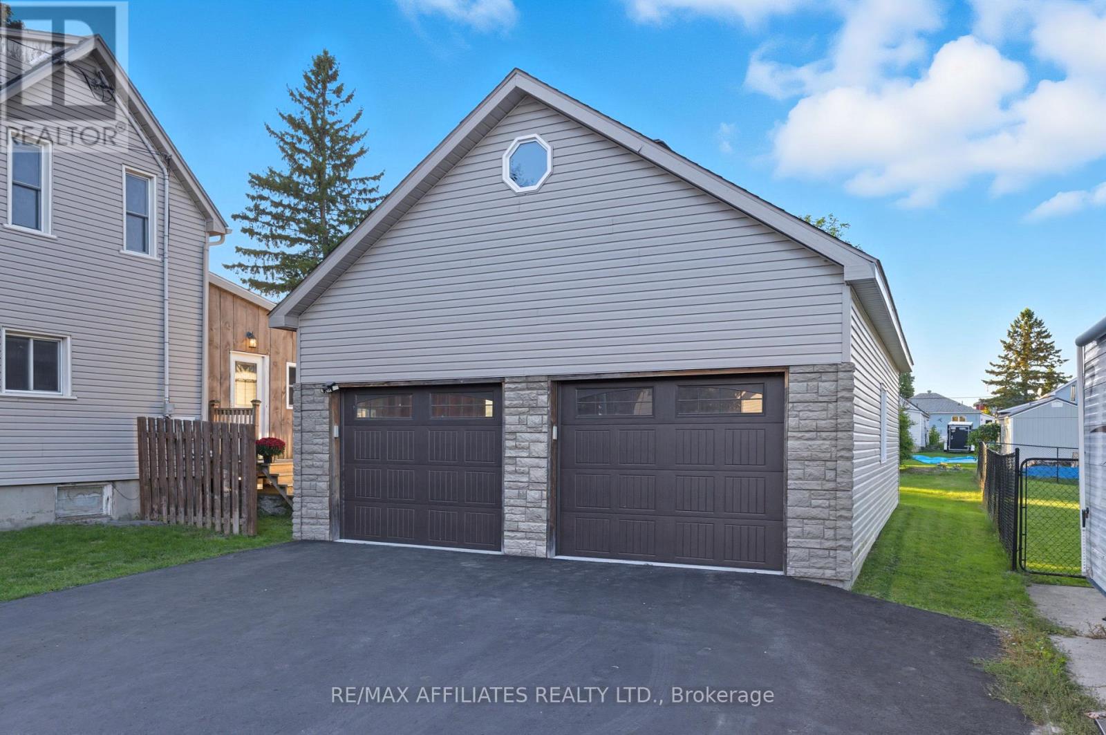 174 Park Street W, Prescott, Ontario  K0E 1T0 - Photo 5 - X12448074