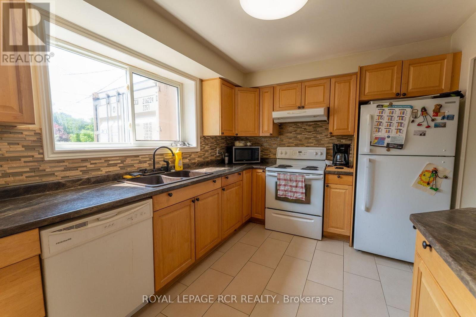 9 Dunham Crescent, Aurora, Ontario  L4G 2V3 - Photo 8 - N12421987