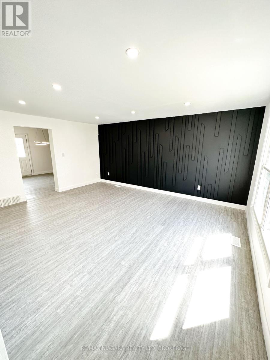 1 - 71 Hagey Avenue, Fort Erie, Ontario  L2A 1W5 - Photo 3 - X12447988