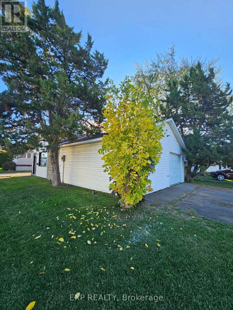 699 Hyde Street, Prescott, Ontario  K0E 1T0 - Photo 3 - X12447997
