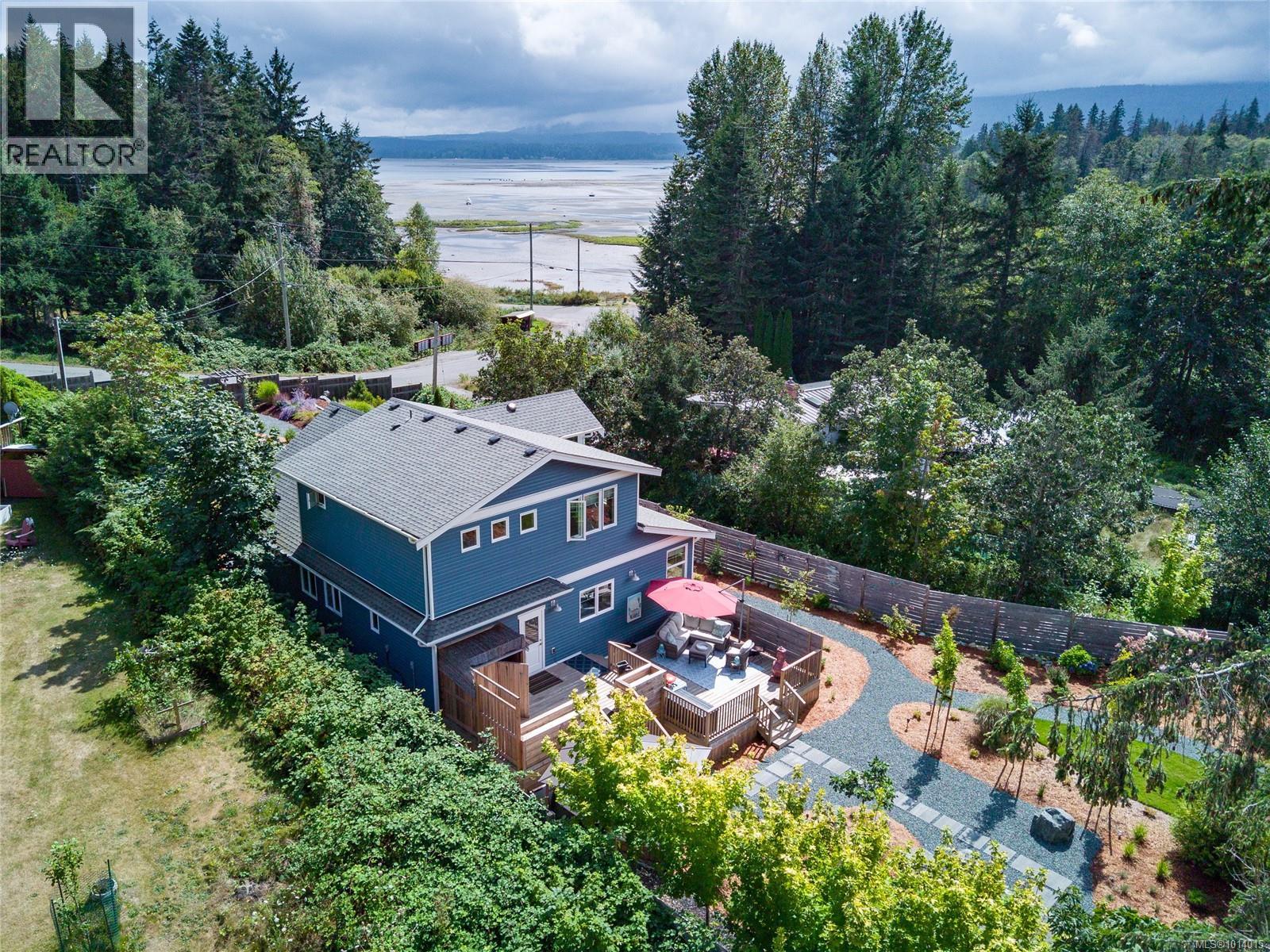 7863 Tozer Rd, Fanny Bay, British Columbia